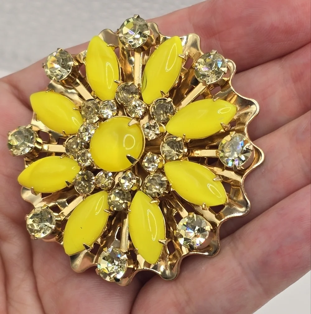 Vintage 60s Yellow Cabochons Prong Set Rhinestones Brooch